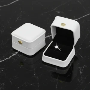 Écrin bague similicuir blanc