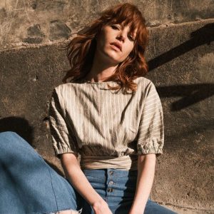 TOP CACHE COEUR RAYURES